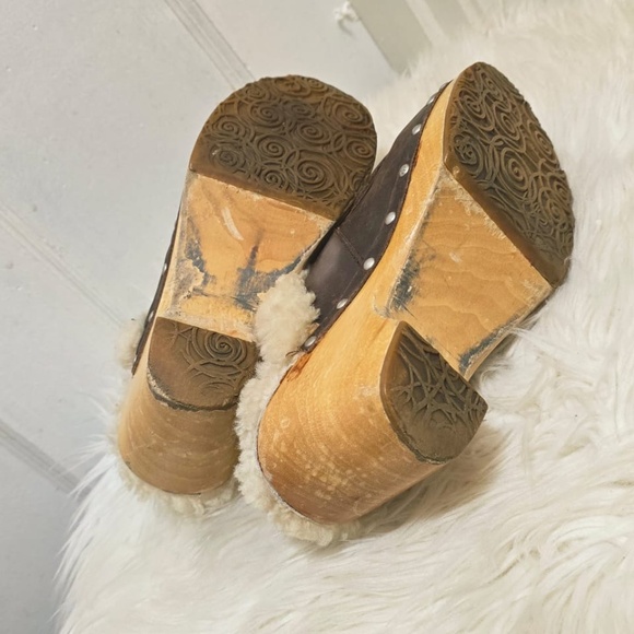 UGG Brown Leather Clogs.🌴 - Picture 6 of 8